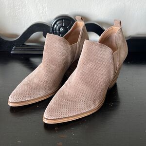Marc Fisher LTD Dalar Tan Genuine Suede Leather Chelsea Bootie Pointed Toe Sz 6M